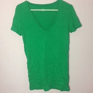 green v-neck tee